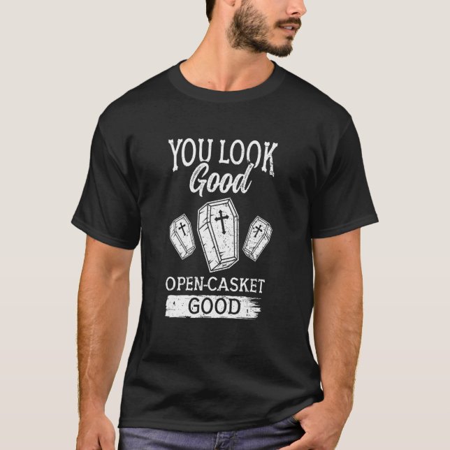 You Look Good Open Casket Good  Mortician T Shirt (Framsida)