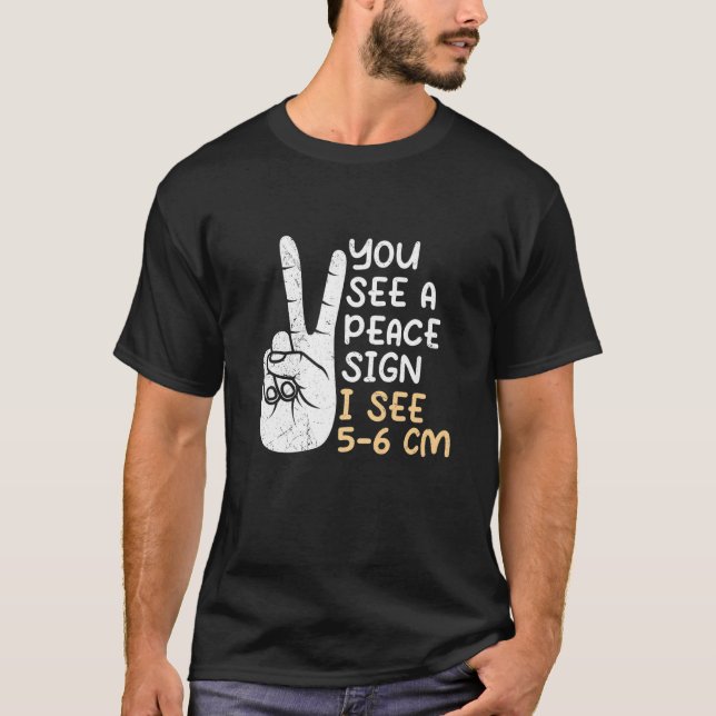 You see a Peace sign I see 5 6 cm midwife  1 T Shirt (Framsida)