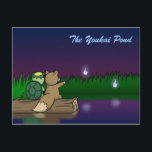 Youkai Pond-Kappa och Kitsune Vykort<br><div class="desc">Tecknaden kappa och kitsune förbiser en damm från Youkai Pond-banderollen överst på sidan. Detta vykort är underbart för ett fläkt av japanska mytologiska varelser, men de kan också passera som sköldpadda och räv för dem som inte känner till japansk folklore. Anpassadet är lätt, så du kan lägga till ditt eget...</div>