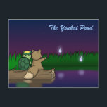 Youkai Pond-Kappa och Kitsune Vykort<br><div class="desc">Tecknaden kappa och kitsune förbiser en damm från Youkai Pond-banderollen överst på sidan. Detta vykort är underbart för ett fläkt av japanska mytologiska varelser, men de kan också passera som sköldpadda och räv för dem som inte känner till japansk folklore. Anpassadet är lätt, så du kan lägga till ditt eget...</div>