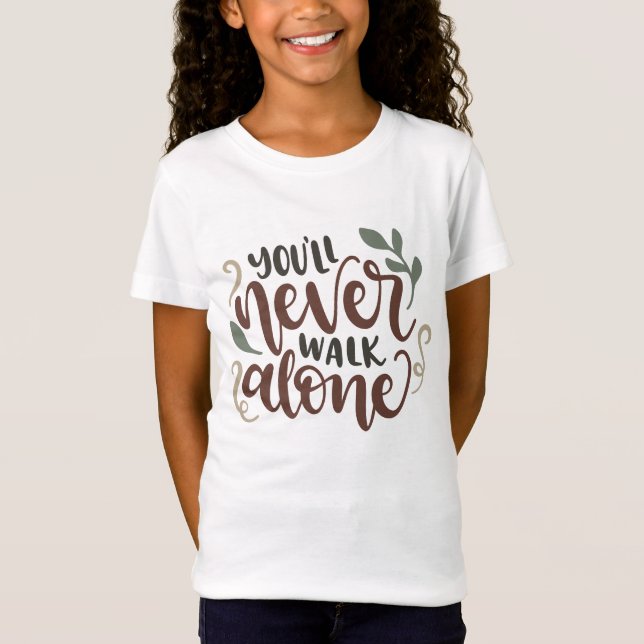 You'll Never Walk Alone – Comforting Hand-Lettered T Shirt (Framsida)