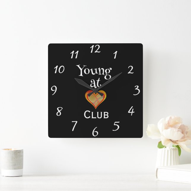 Young at Heart Club Clock Fyrkantig Klocka (Hem)