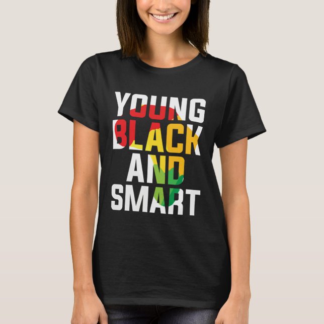 Young Black and Smart I Am The Strong African Quee T Shirt (Framsida)