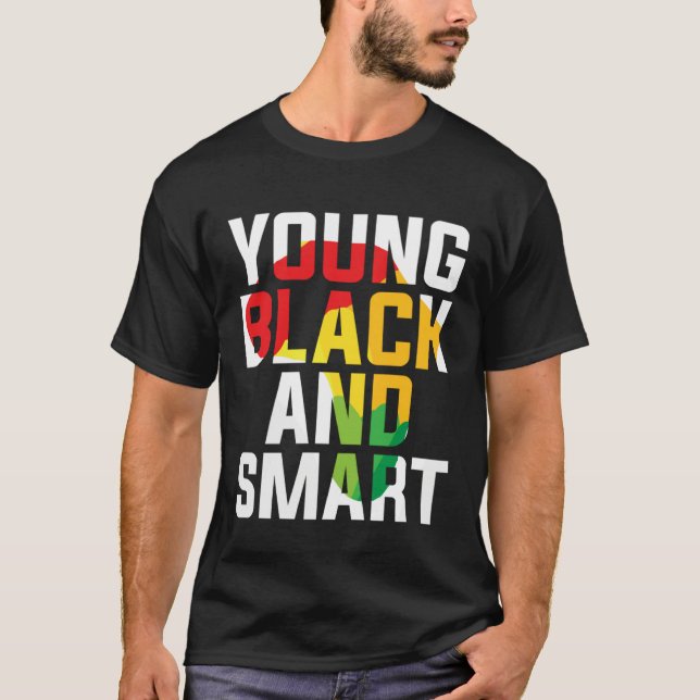 Young Black and Smart I Am The Strong African Quee T Shirt (Framsida)
