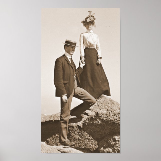 Young Couple Sepia 1915 Poster (Framsidan)