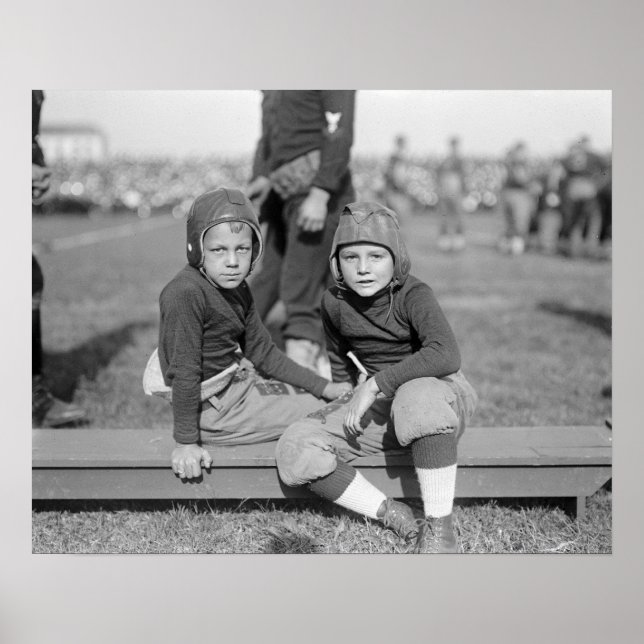 Young Football Players, 1925 Poster (Framsidan)