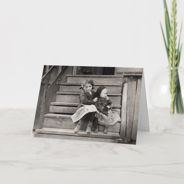 Young Girl Caring for her Sister, 1911 Kort (Framsida)