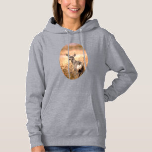 Young Hjort in Wildblomma with Grungy Struktur Art T Shirt