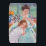 Young Mor Sewing, Mary Cassatt iPad Mini Skydd<br><div class="desc">Mary Stevenson Cassatt (22 maj, 1844-14 juni, 1926) var en amerikansk målare och tryckare. Hon föddes i Allegheny City i Pennsylvania (numera ingår i Pittsburghs norra sida), men levde en stor del av sitt vuxen liv i Frankrike, där hon först blev vän med Edgar Degas och sedan utsattes för en...</div>