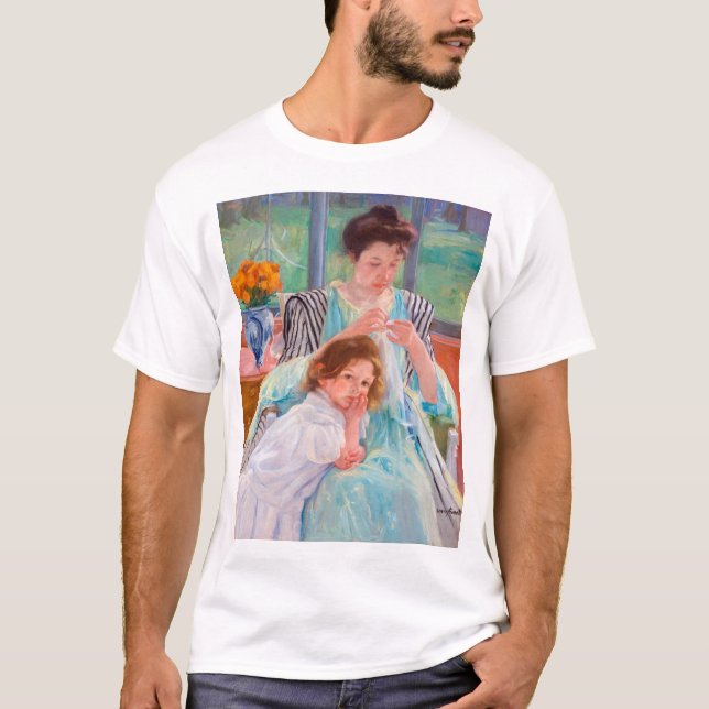 Young Mor Sewing, Mary Cassatt T Shirt (Framsida)