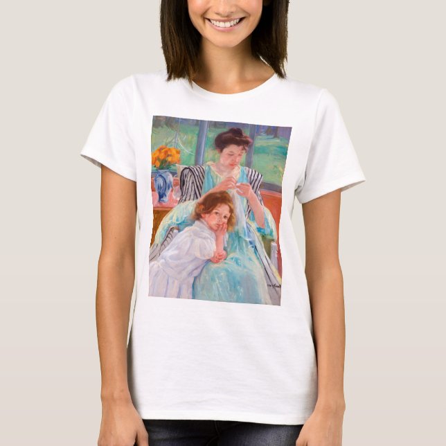 Young Mor Sewing, Mary Cassatt T Shirt (Framsida)