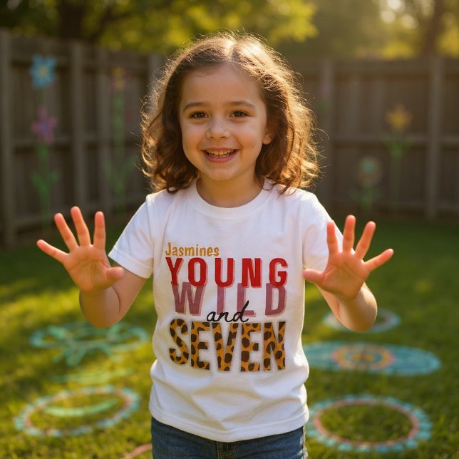 Young Wild and Seven Leopard Print Birthday Girl  T Shirt (Skapare uppladdad)