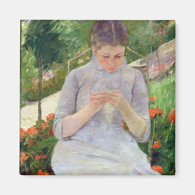 Young Woman Sewing i trädgården, 1880-82 Magnet (Framsidan)