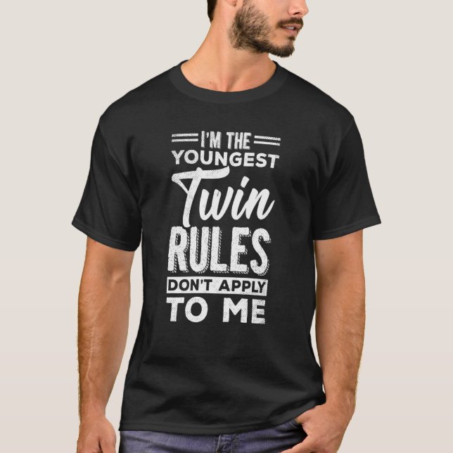 Youngest Twin Regler applicerar inte födelsedagsid T Shirt (Framsida)