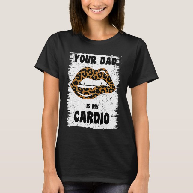 Your Dad Is My Cardio Leopard Lips Workout Hot Dad T Shirt (Framsida)