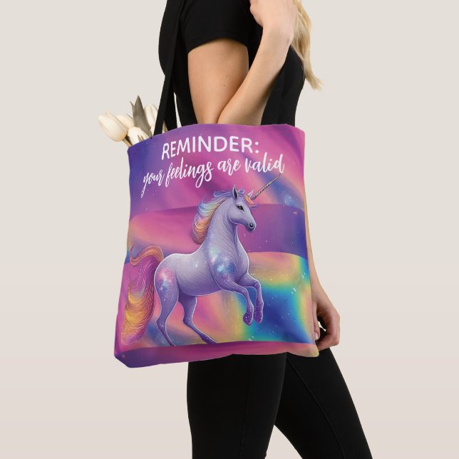 Your Feelings Are Valid Rainbow Tie Dye Unicorn Tygkasse (Närbild)