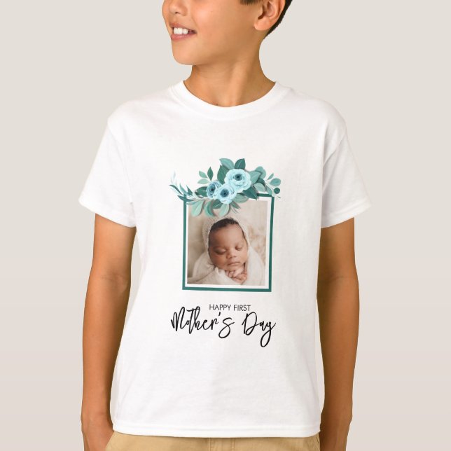 Your First Mother's Day Rose Greenery Photo T Shirt (Framsida)