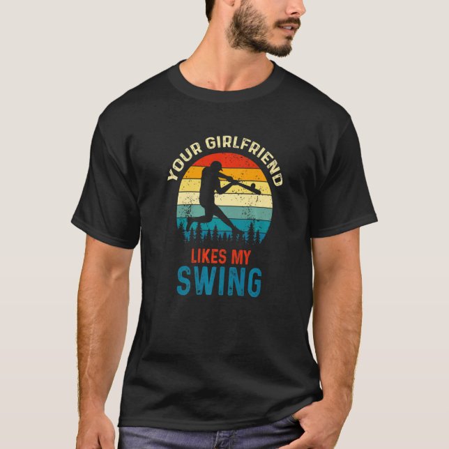 Your Girlfriend Likes My Swing Softball For Men T Shirt (Framsida)