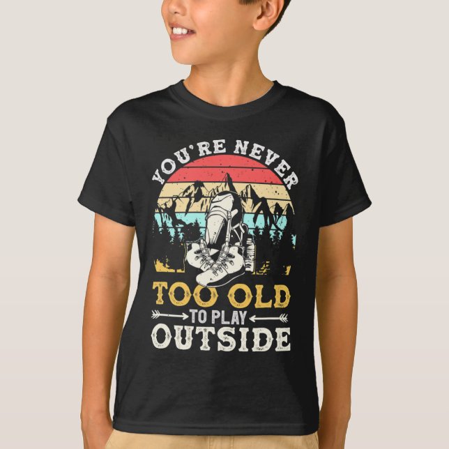 You're Never Too Old To Play Outside Mountain Hiki T Shirt (Framsida)
