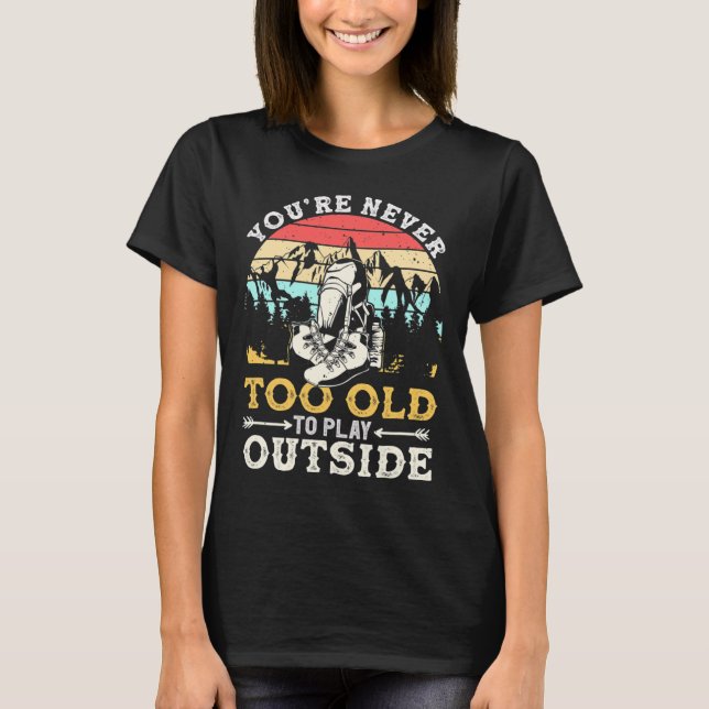 You're Never Too Old To Play Outside Mountain Hiki T Shirt (Framsida)