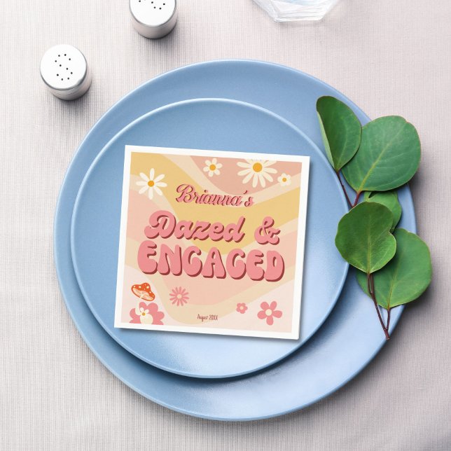 Yr i chock, fäst och groovy retro-daisy-möhippa pappersservett (Dazed and engaged groovy retro daisy bachelorette party printed napkins personalized table decor)