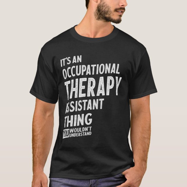 Yrkesbehandlingsassistenten Funny jobbtitel T Shirt (Framsida)