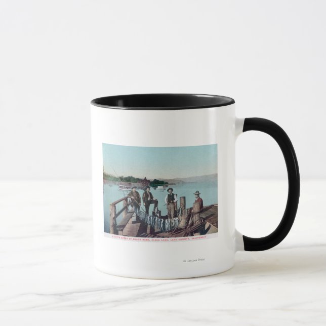 Yrkesfiskare som visar dagens fångst mugg (Höger)