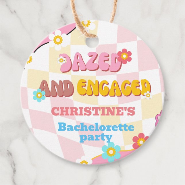 Yrselfesten och Engagerad Senterain Retro Groovy 7 Gåvor Etiketter (Framsida)