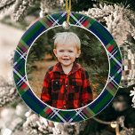 Ytfoto med blå, traditionell julfoto julgransprydnad keramik<br><div class="desc">Den blå,  traditionella julpesten Photo Ceramic Ornament har ett vackert rött och grönt julklapp.</div>