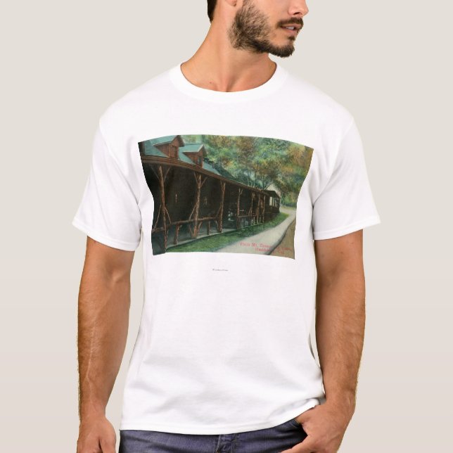 Yttre beskåda av den Fitch Mt. krogen och körbanan T-shirt (Framsida)