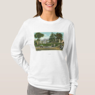 Yttre beskåda av den Kingston högstadiet Tee Shirt