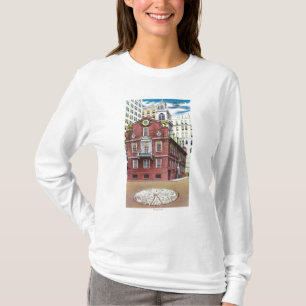 Yttre beskåda av gammalt påstår huset t-shirt