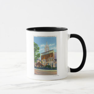 Yttre beskåda av lite kyrka runt om mugg