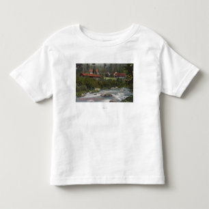 Yttre beskåda av Shasta RetreatMt. Shasta CA Tee Shirt