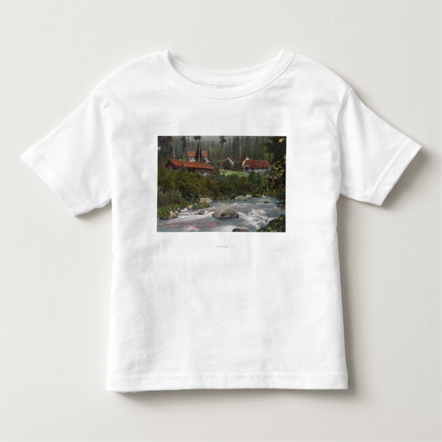 Yttre beskåda av Shasta RetreatMt. Shasta CA Tee Shirt (Framsida)