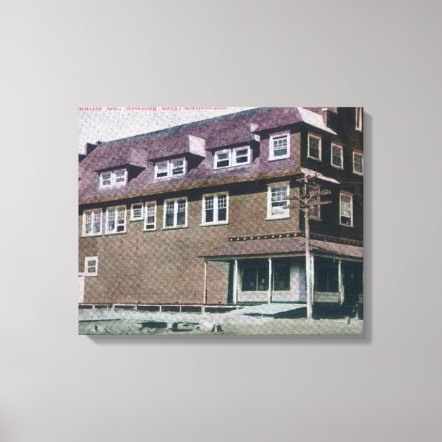 Yttre vy av Stirling Mercantile Co. Canvastryck (Framsida)