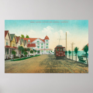 Yttre vy över hotell Capitola och stugor Poster