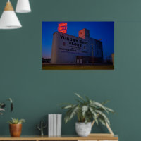 Yukon' Best Flour Mill Neonljusskylt vid skymning 