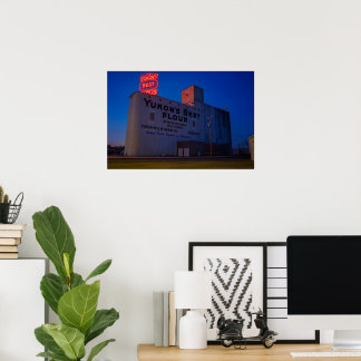 Yukon' Best Flour Mill Neonljusskylt vid skymning Poster
