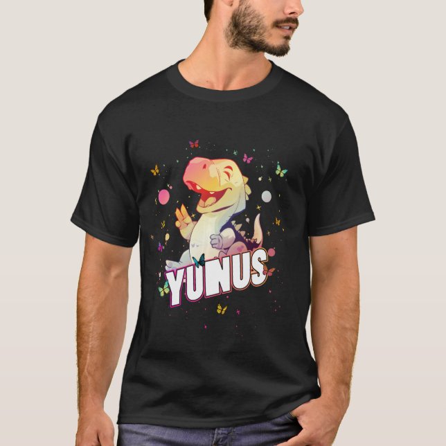 YUNUS - Cute Boy Namn med söt Dinosaur T Shirt (Framsida)