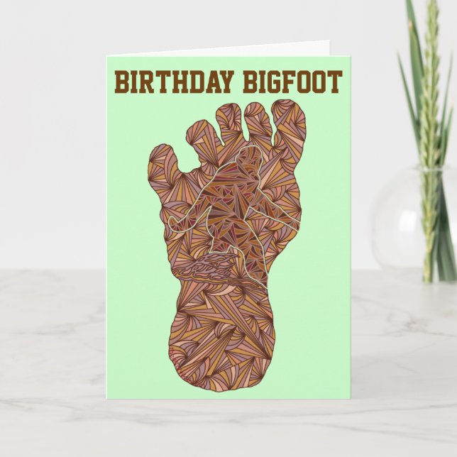 Z Bigfoot Sasquatch spårar den roliga födelsedagen Kort (Framsida)
