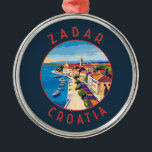 Zadar Kroatien Retro Distress Circle Julgransprydnad Metall<br><div class="desc">Färgdesign för Zadar-reflektor. Zadar,  en stad på Kroatiens Dalmatiska kusten,  är känd för de romerska och venetianska ruinerna på dess halvöns gamla stad.</div>