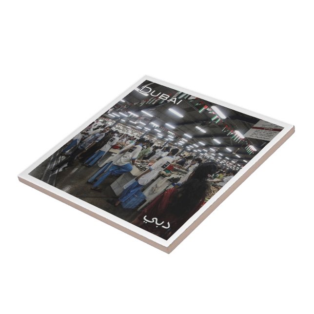 zAE046 DUBAI:s fiskmarknad, Förenade Arabemiraten. Kakelplatta (Sidan)