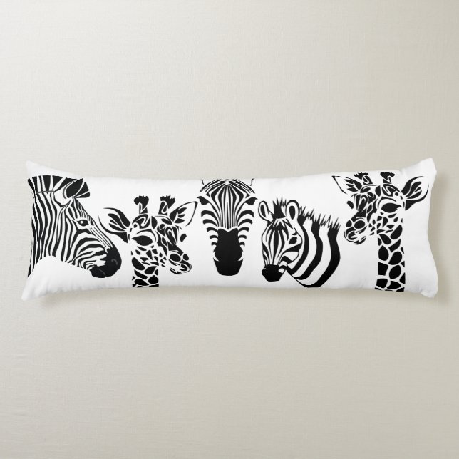 Zebra Giraffe Black and White Sketch Art Kroppskudde (Framsidan)