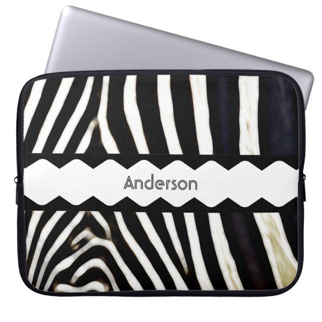 Zebra Monogrammed Laptop Sleeve (Framsidan)