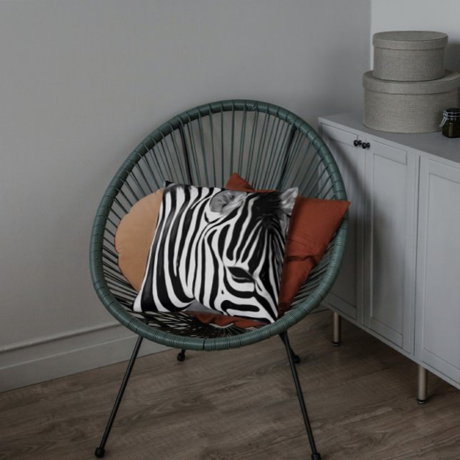 Zebra nära modern konst kudde (Skapare uppladdad)
