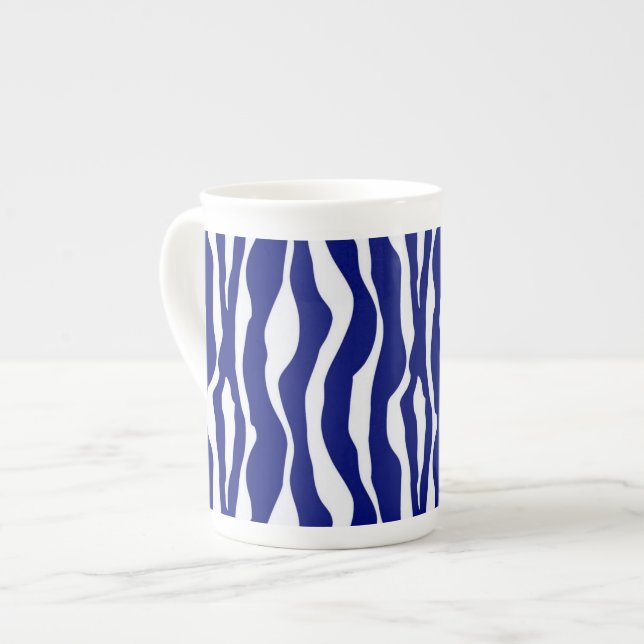 Zebra ränder - Mörk Koboltblått och vitt Benporslin Mugg (Framsida vänster)
