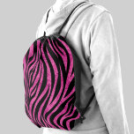Zebra tryck Black Shock rosa Gympapåse<br><div class="desc">Chicens moderna shock rosa- och svarta zebra tryck mönster-ryggsäck för dragsträngar.</div>