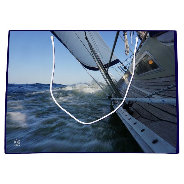 Zeilboot met lege horizon voor avontuur. (Framsidan)