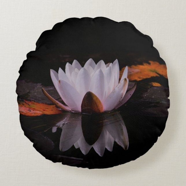 Zen White Lotus Flower Rund Kudde (Framsidan)